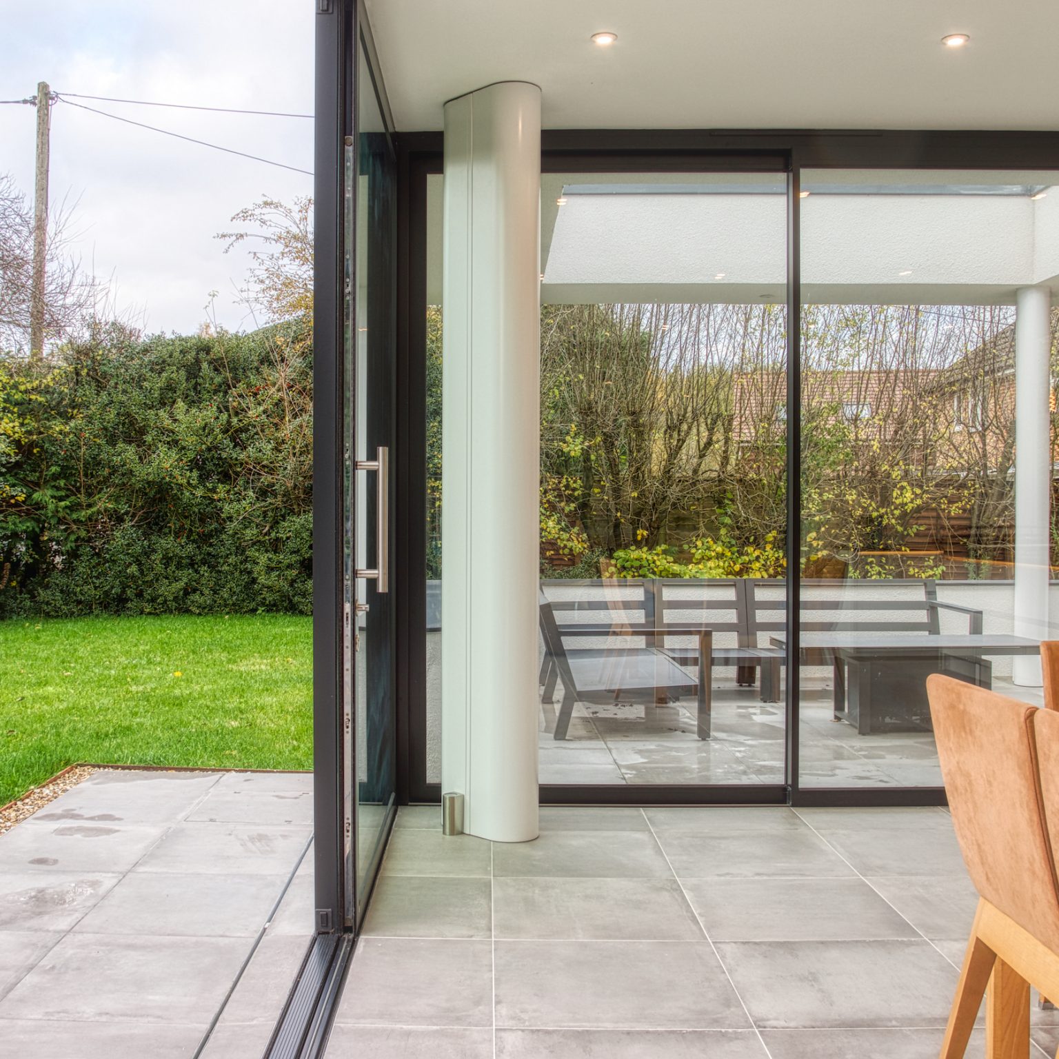 Low and flush thresholds for bifolding or sliding doors