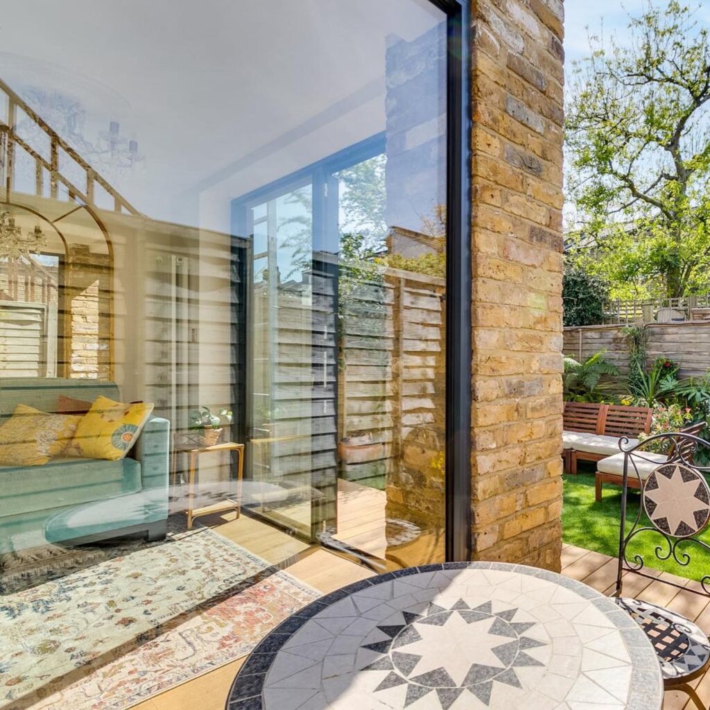 cortizo cor 70 windows in a contemporary lounge